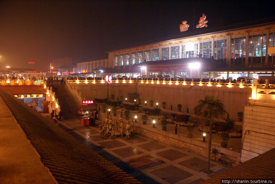 Привокзальная площадь в Сиане Сиань, Китай