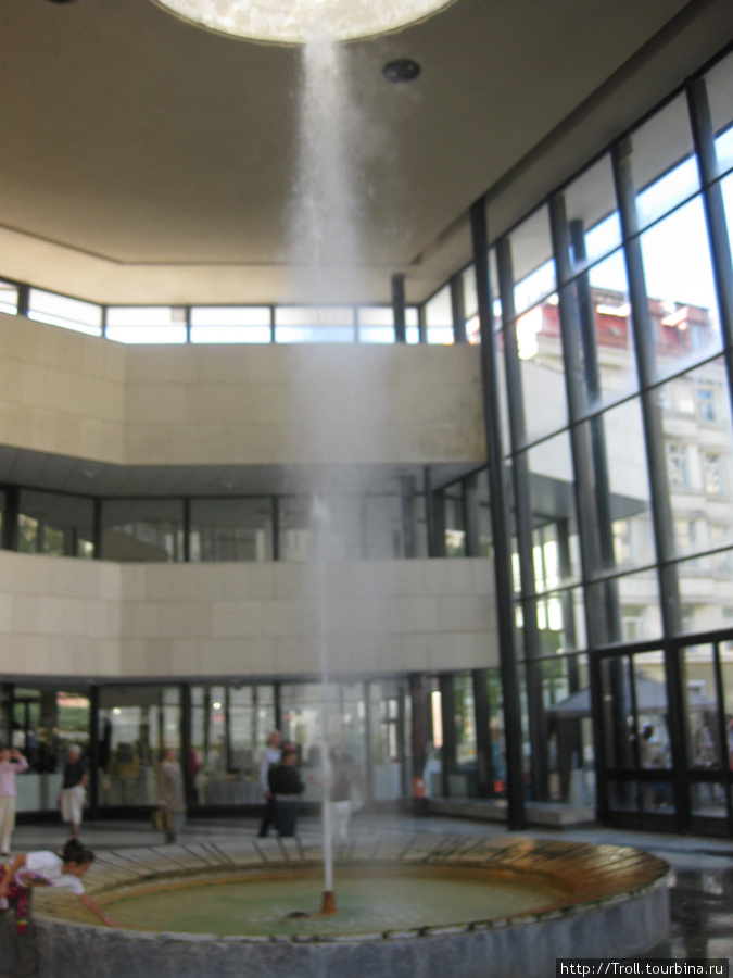 Гейзер в здании Карловы Вары, Чехия