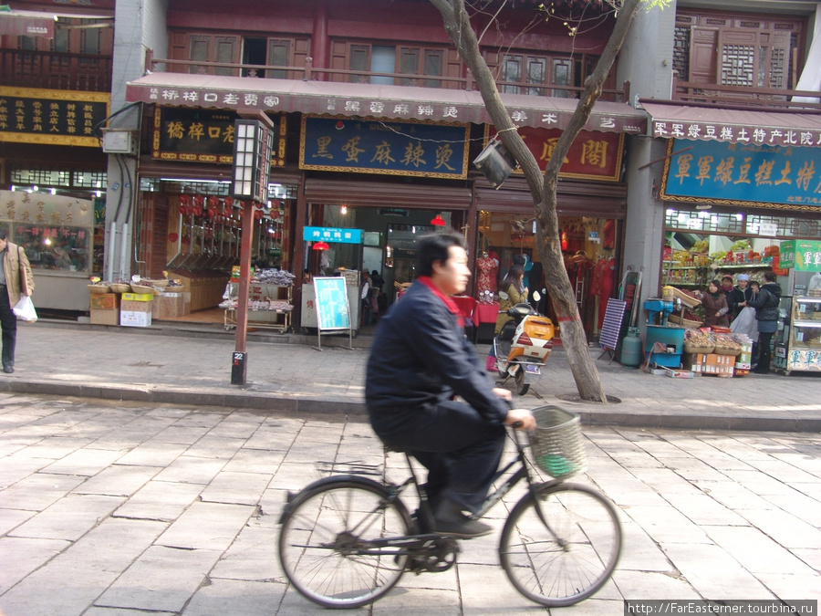 Съестной ряд в центре Сианя Сиань, Китай