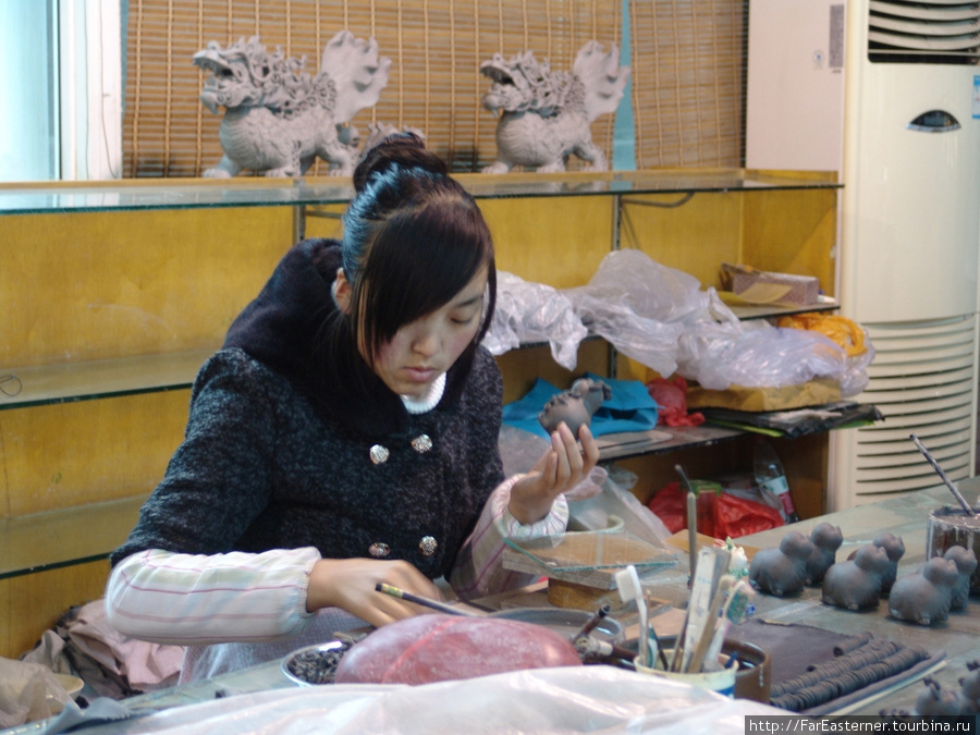 Государственная фабрика по производству сувениров в Сиане Сиань, Китай