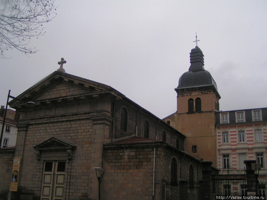 Здание церкви Сент-Этьен, Франция