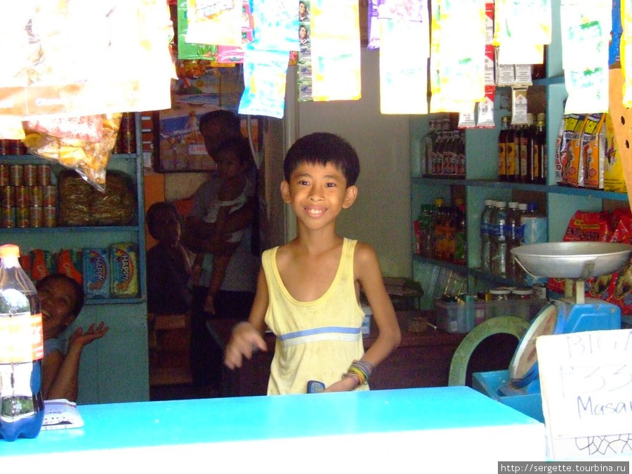 Помошник продавца Пуэрто-Принсеса, остров Палаван, Филиппины