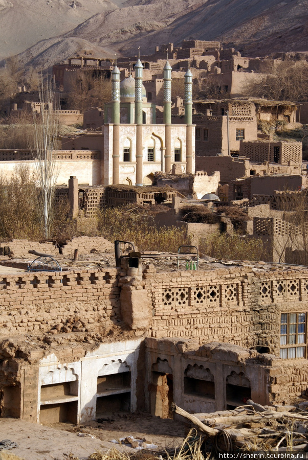 Деревня Туюк с мечетью Синьцзян-Уйгурский автономный район, Китай