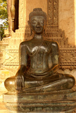 Бронзовая статуя Будды в монастыре Ват Хо Пра Кео во Вьентьяне
