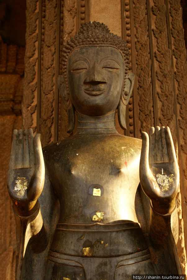 Бронзовая статуя Будды в монастыре Ват Хо Пра Кео во Вьентьяне Вьентьян, Лаос
