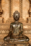 Бронзовая статуя Будды в монастыре Ват Хо Пра Кео во Вьентьяне