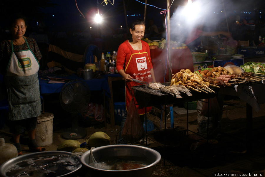 На ночном рынке Вьентьян, Лаос