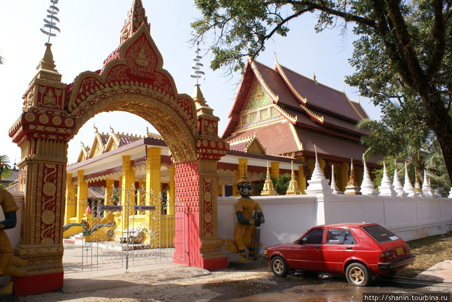 Вход в монастырь Вьентьян, Лаос
