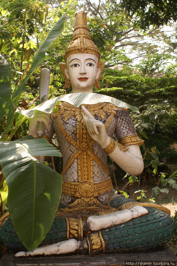 Статуя в монастыре Ват Си Мыанг во Вьентьяне Вьентьян, Лаос