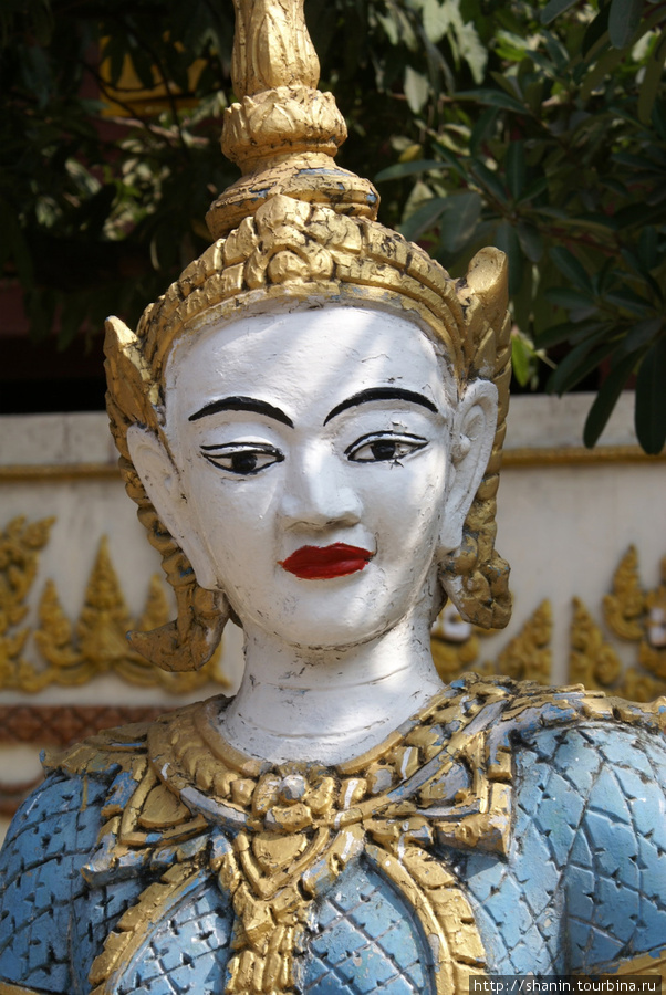 Статуя в монастыре Ват Си Мыанг во Вьентьяне Вьентьян, Лаос