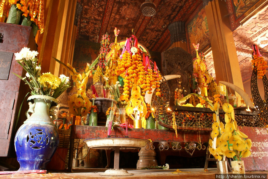 В храме монастыря Ват Си Мыанг во Вьентьяне Вьентьян, Лаос
