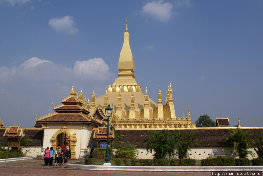 храм Пха Тхат Луанг во Вьентьяне Вьентьян, Лаос