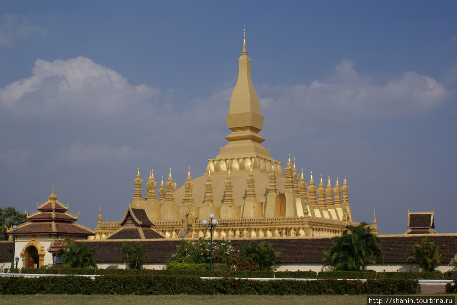 храм Пха Тхат Луанг во Вьентьяне Вьентьян, Лаос