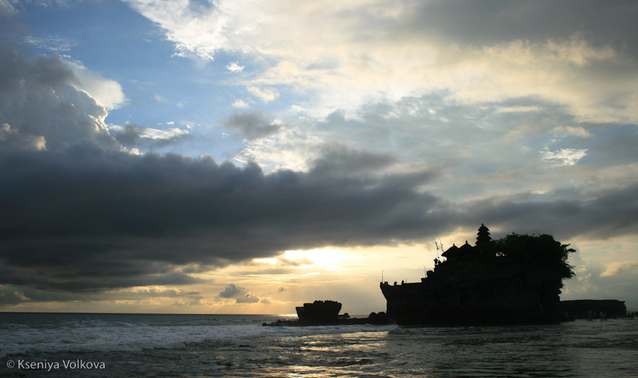 Тана-лот днем и на закате Танах-Лот, Индонезия