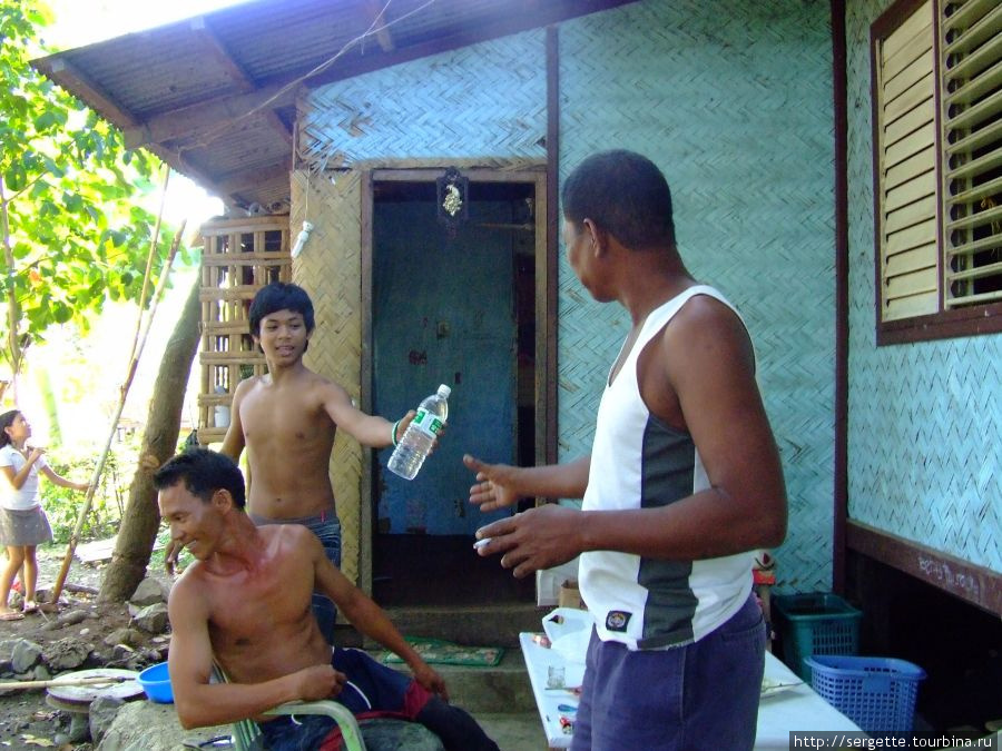 Сынок принеси человеку воды. Пуэрто-Принсеса, остров Палаван, Филиппины