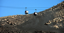 На этом подъемнике можно подняться до высоты 2500м. Подъемник тоже становился жертвой извержений — пару раз его опоры и домики внизу сносило потоком лавы.