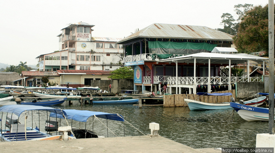 Небольшой порт-пирс Ливингстон, Гватемала