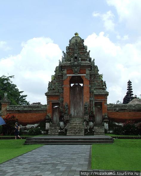 Храм,по-индонезийски Pura. Бали, Индонезия