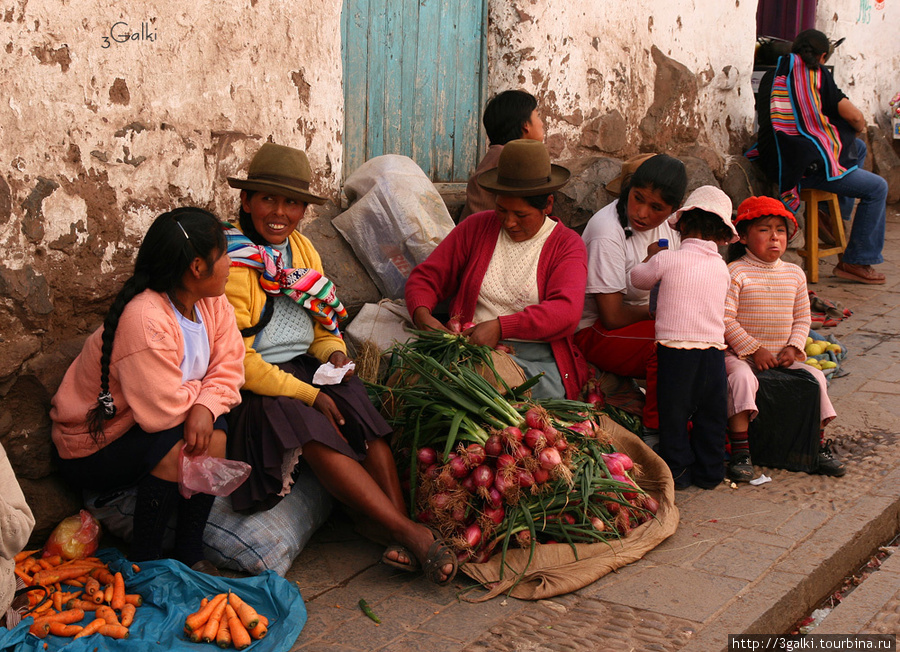 Индейский рынок в деревушке Писак Писак, Перу