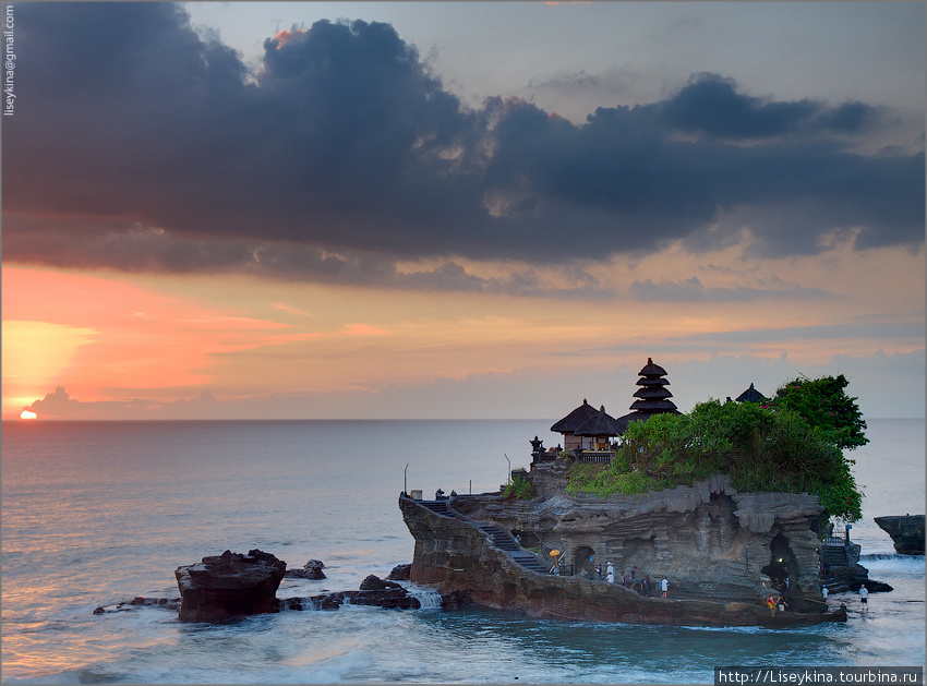 Морской храм Танах-Лот, Индонезия