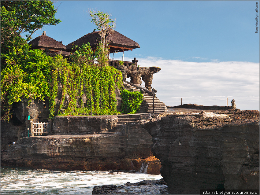 Морской храм Танах-Лот, Индонезия