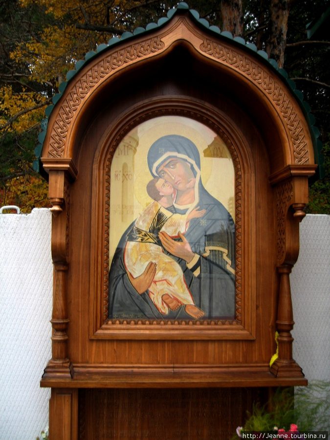 Намоленная икона в церковном дворе Сургут, Россия