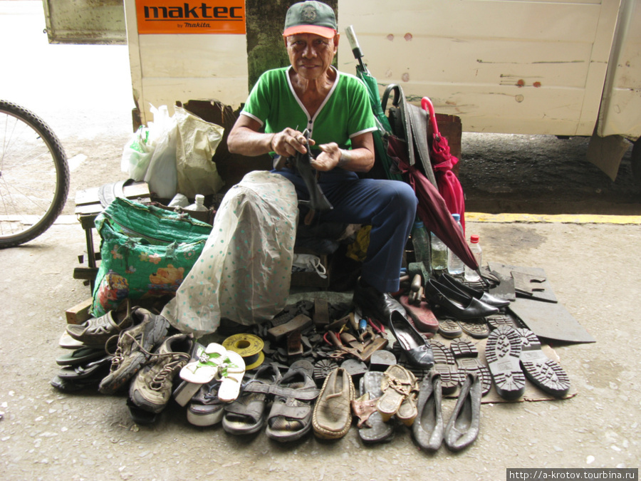 Чинильщик обуви Себу-Сити, остров Себу, Филиппины