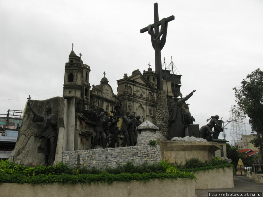 Памятник Магеллану, Лапу-Лапу, Ризалю и всем историческим деятелям (целый комплекс фигур) Себу-Сити, остров Себу, Филиппины