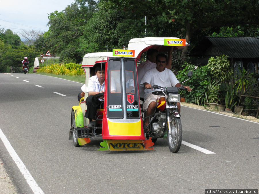Пригородный и поселковый транспорт — трайсиклы, заменитель автобуса и такси, подбирает до восьми человек Алкой, остров Себу, Филиппины