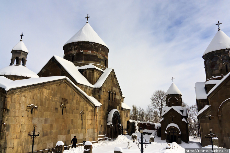 Кроме прочего, можно посетить древний монастырь Цахкадзор, Армения