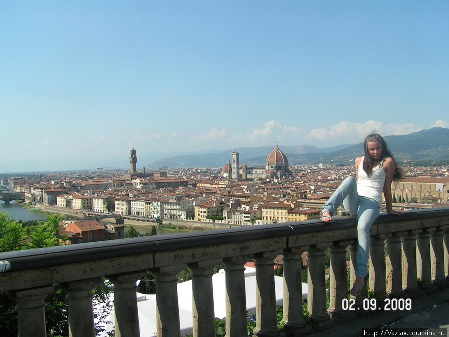 Мало кто способен удержаться от позирования на фоне панорам... Флоренция, Италия
