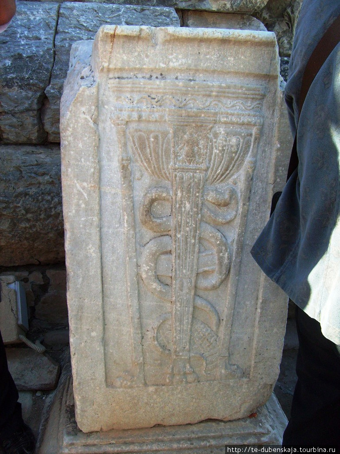 Указатель аптеки. Эфес античный город, Турция