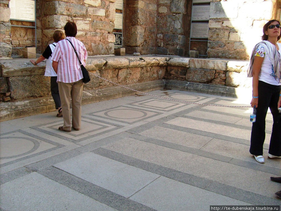 Пол библиотеки Цельсия. Эфес античный город, Турция