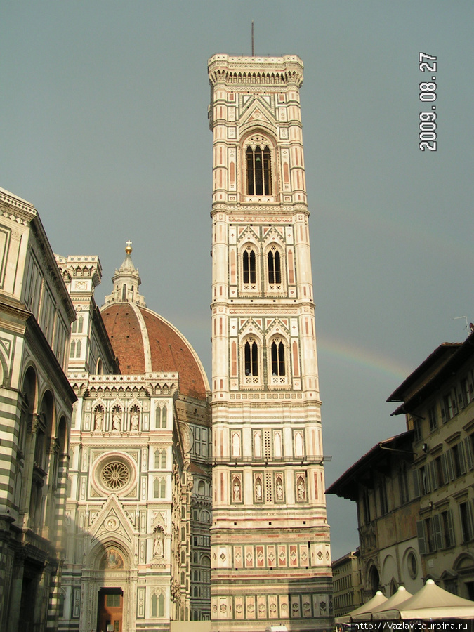 Башня и радуга Флоренция, Италия
