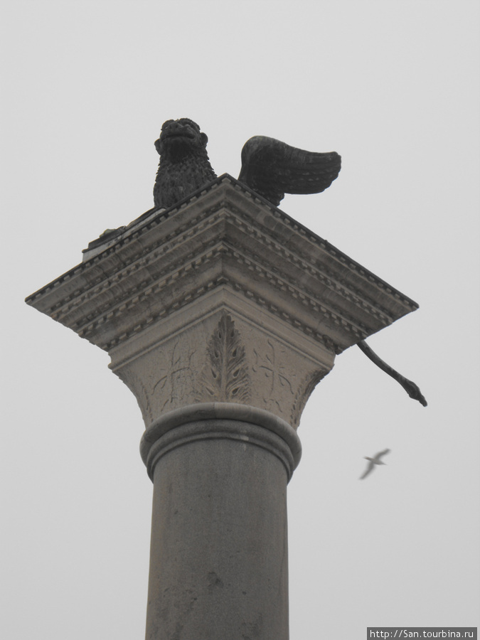 Лев,охраняющий прекрасную Венецию.Площадь Сан Марко. Венеция, Италия
