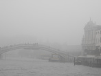 Мост Академии в тумане