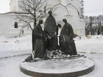 Троица, 1995 г.
Скульпторы Трейвус и Мухин.
По сути дела — это первое объемное изображение Троицы.