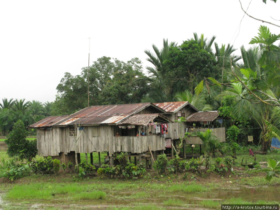 Простая филиппинская деревня Тренто на Минданао Бутуан, Филиппины