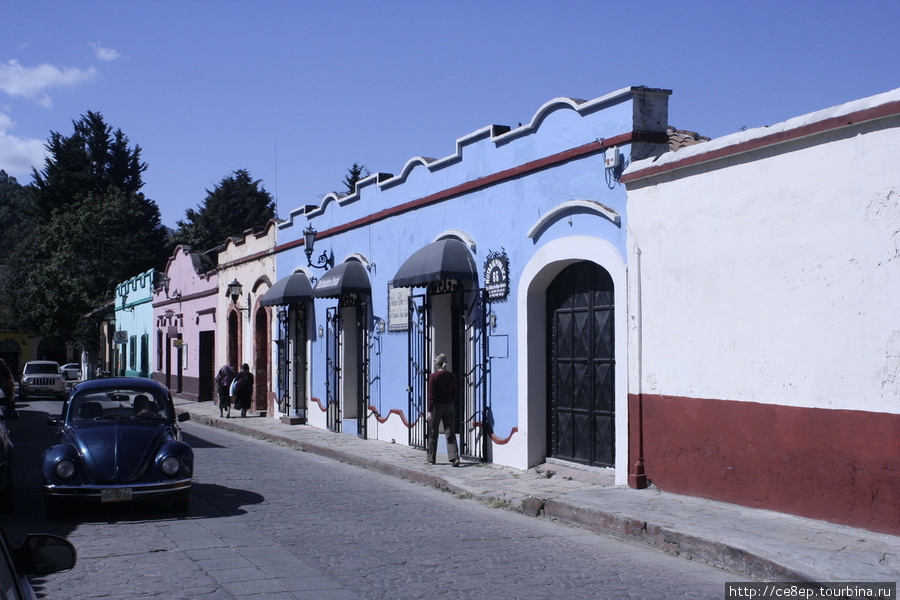 Колониальная улочка Сан-Кристобаль-де-Лас-Касас, Мексика