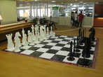 В Суперферри — большая шахматная доска, можно поиграть в шахматы, но платно = 100 песо в час