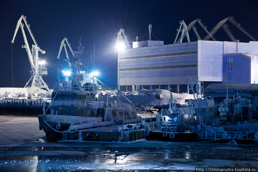 Создание порта было связано со стремлением России получить выход в Северный Ледовитый океан через незамерзающий залив. Мурманск, Россия