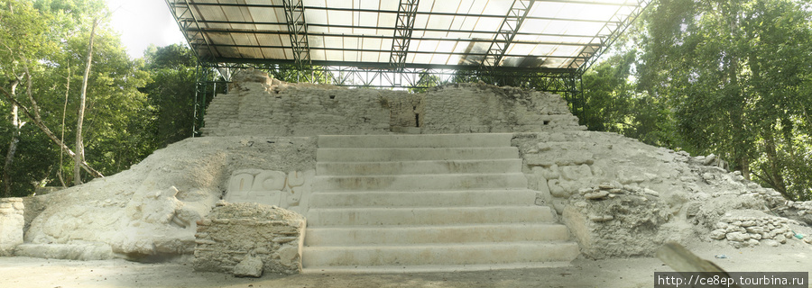 Верхушка Храма Ягуара — единственное более-менее откопанное и восстановленное сооружение в Эль Мирадоре Департамент Петен, Гватемала