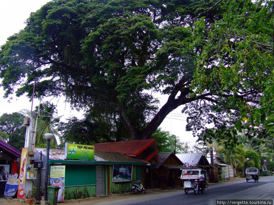 Ризаль авеню в районе аэропорта Пуэрто-Принсеса, остров Палаван, Филиппины
