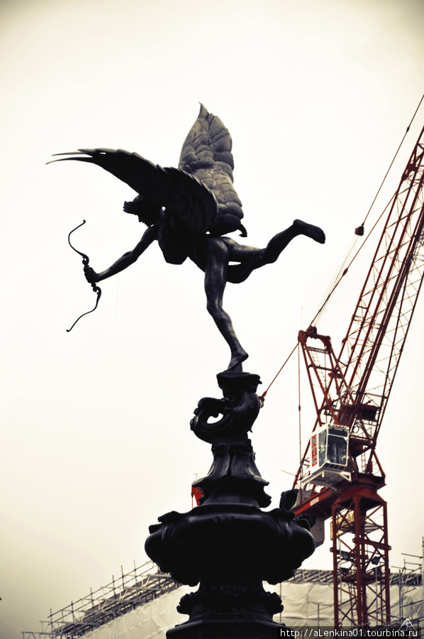 Статуя Eros на Piccadilli Circus Лондон, Великобритания