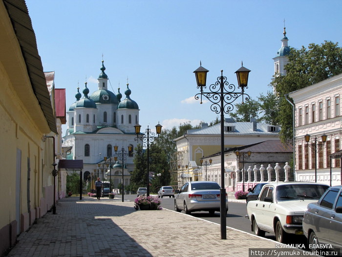 Вид на Спасский собор со Спасской улицы. Елабуга, Россия