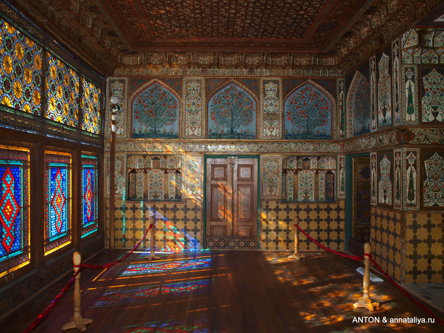 Внутри Ханского дворца Шеки, Азербайджан