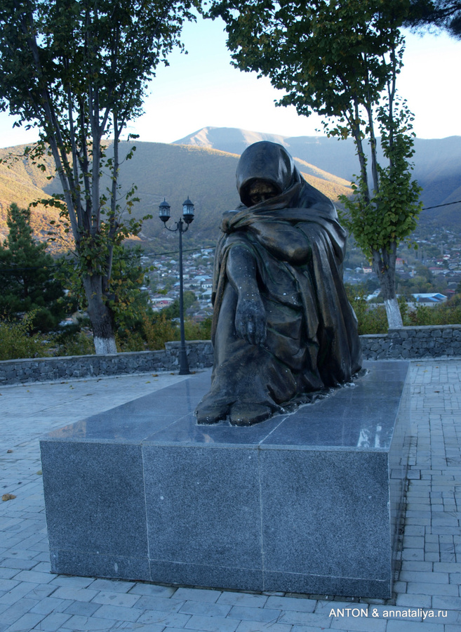 Мемориал погибшим в Великую Отечественную войну Шеки, Азербайджан