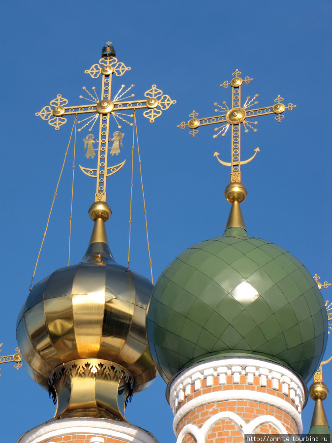 Купола храма. Рязань, Россия