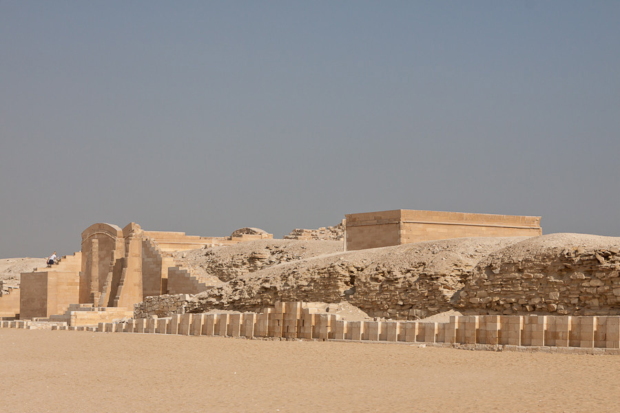 Весь комплекс сильно восстанавливается Саккара, Египет