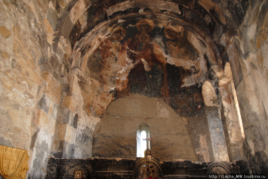Внутри Тирской церкви Цхинвал, Южная Осетия